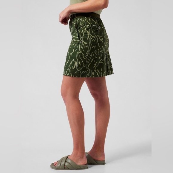 Athleta Vienna Cargo Skort, Voyage Eucalyptus Olive Green, Size 4 - Picture 1 of 12